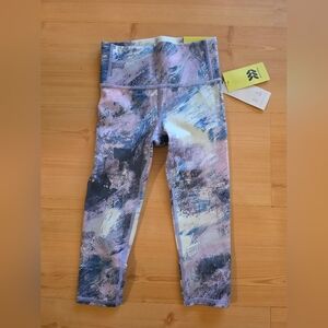 Kids All In Motion Abstract Print Capri Leggings XS 4/5 NWT